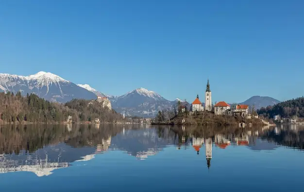 移民后发现不适应英国的生活，身份可以转让或退籍吗？